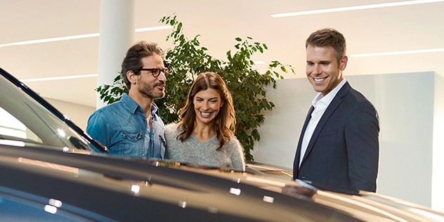 BMW customer service rep helping couple at BMW Center