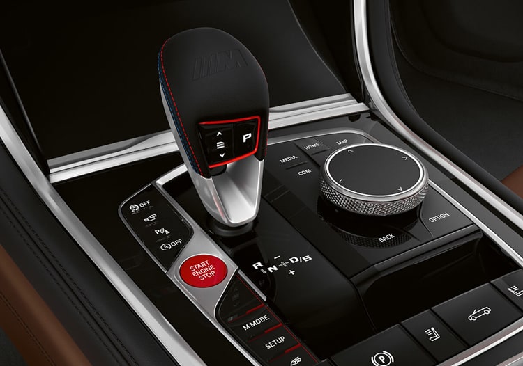 Detail of the gear shifter in the 2025 BMW M8 Competition Convertible