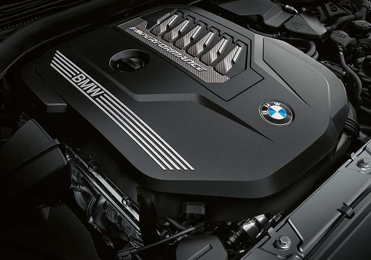 Detail of the 2025 BMW X4 M40i inline 6-cylinder engine
